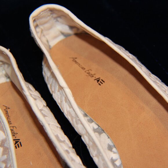 Like New American Eagle White Flower Ballet Flat Size 4.5 - Picture 2 of 6